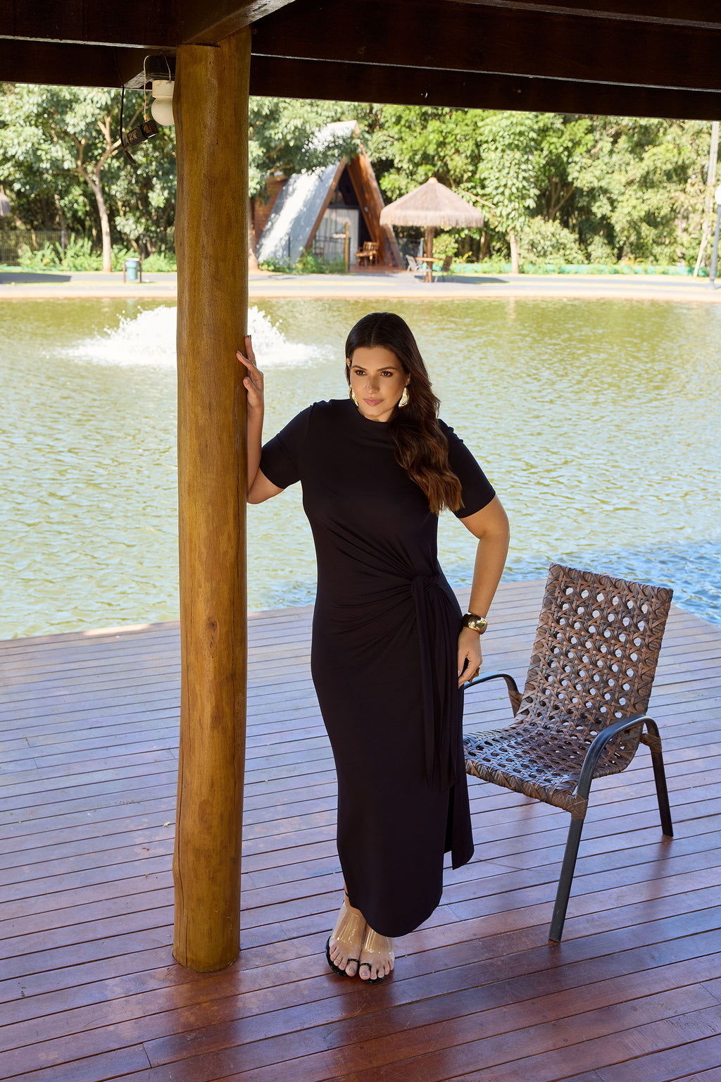 VESTIDO DETALHE NÓ