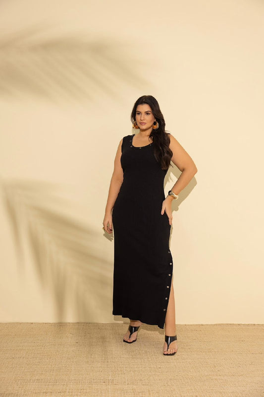 Vestido canelado ilhos no decote